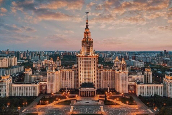 Сталинская архитектура: высотки, проспекты, многоэтажки (Level One)